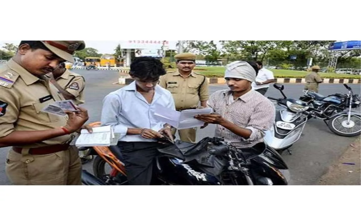 जनाब, सिर्फ फाइन से बचने के लिए हेलमेट पहनने पर जान का जुर्माना लग सकता है जनाब, सिर्फ फाइन से बचने के लिए हेलमेट पहनने पर जान का जुर्माना लग सकता है