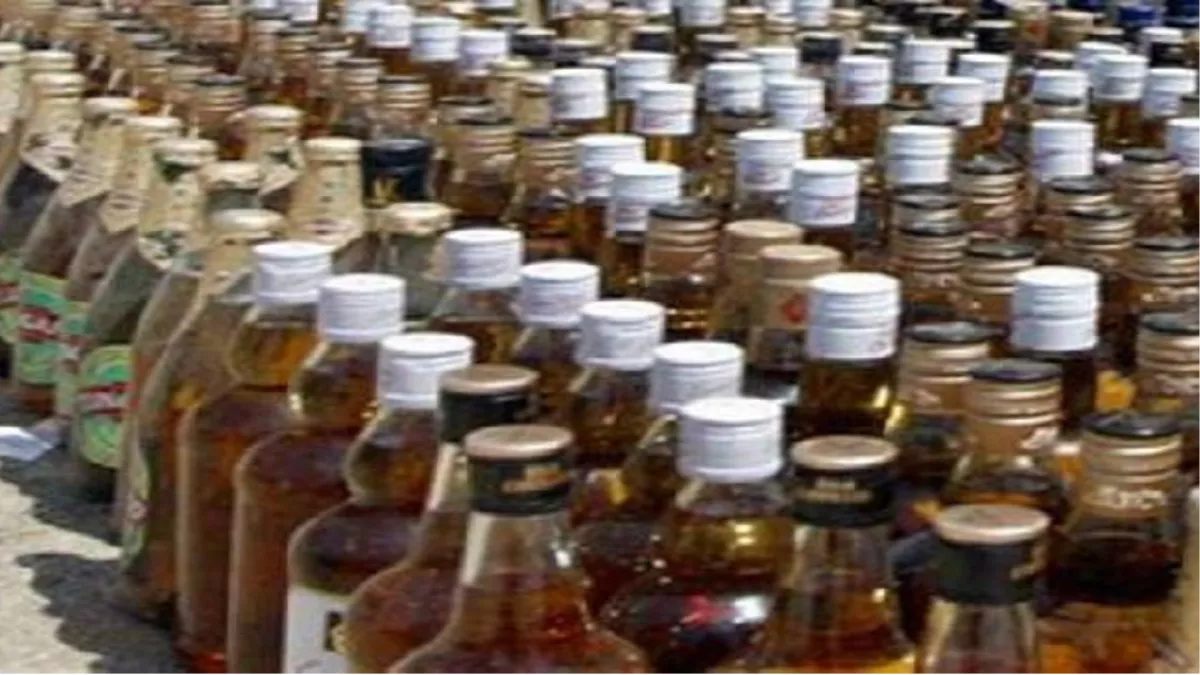 बिहार: घी के डब्‍बे में शराब की तस्‍करी, कोलकता से बेगूसराय जा रही बस से 80 लीटर शराब जब्‍त