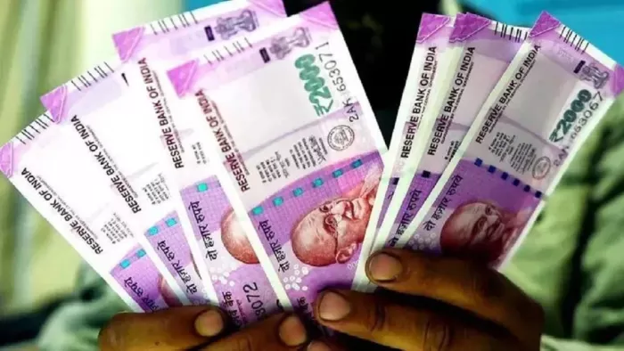 What will you do if someone refuses to take a two thousand rupee note?