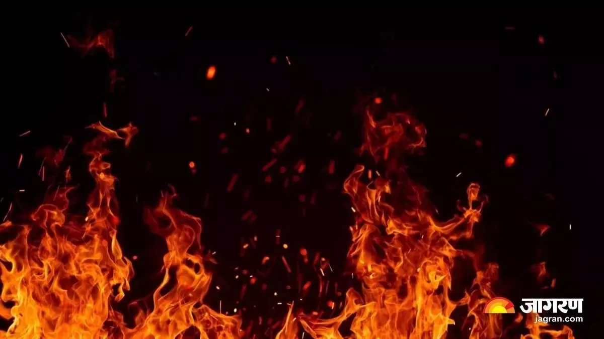 बंगाल में पटाखा गोदाम में लगी भीषण आग, दो महिलाओं समेत तीन की मौत