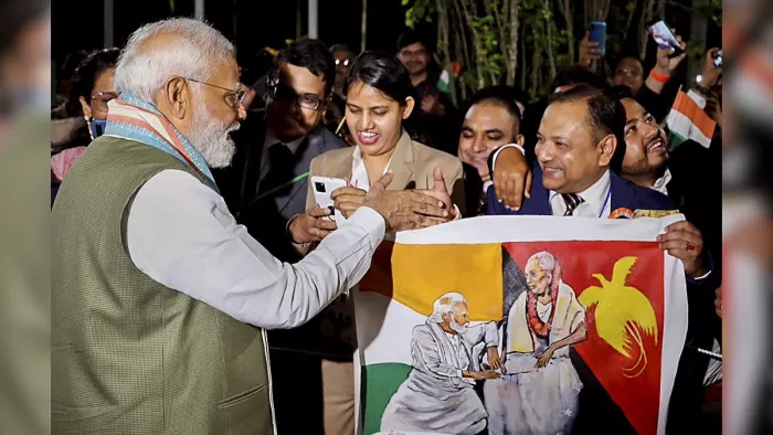 पापुआ न्यू गिनी पहुंचे प्रधानमंत्री नरेन्द्र मोदी (फोटो: पीटीआई)