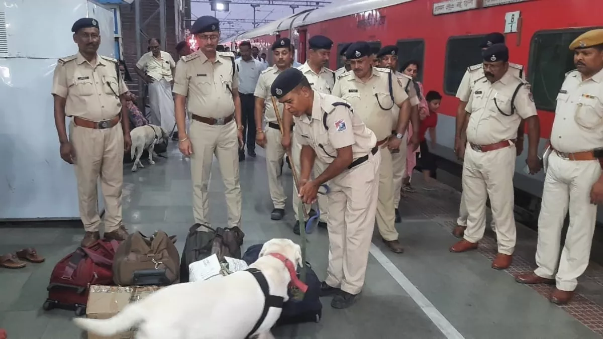 'बम से उड़ाने जा रहा हूं समस्तीपुर रेलवे स्टेशन ...हिम्मत है तो रोक लो',  डायल 112 पर मिली धमकी, मचा हड़कंप