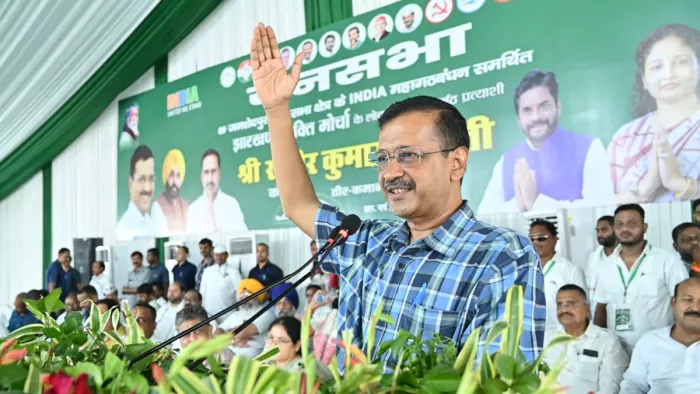 अरविंद केजरीवाल ने झारखंड के पूर्व CM पर लुटाया प्यार