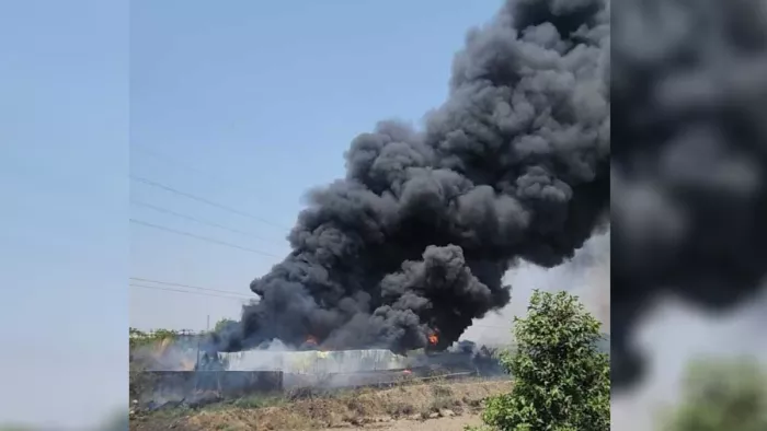 Himachal Fire News: सोलन के बद्दी स्थित कबाड़ गोदाम में लगी भीषण आग