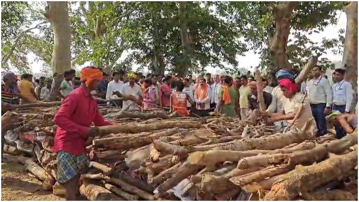 chhattisgarh kawardha road accident 19 dead bodies cremated deputy cm vijay sharma attended the last rites