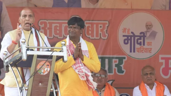 झारखंड में जमकर गरजे रक्षा मंत्री राजनाथ सिंह