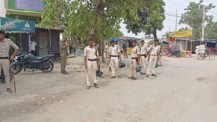 भिखारी ठाकुर चौक पर तनाव, पुलिस छावनी में हुआ तब्दील