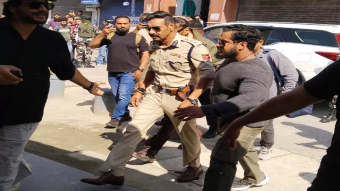 कश्मीर में दिखा 'सिंघम अगेन' का जलवा।