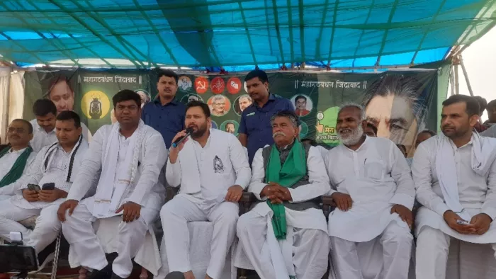मैरवा में चुनावी जनसभा को संबोधित करते पूर्व उपमुख्यमंत्री तेजस्वी यादव