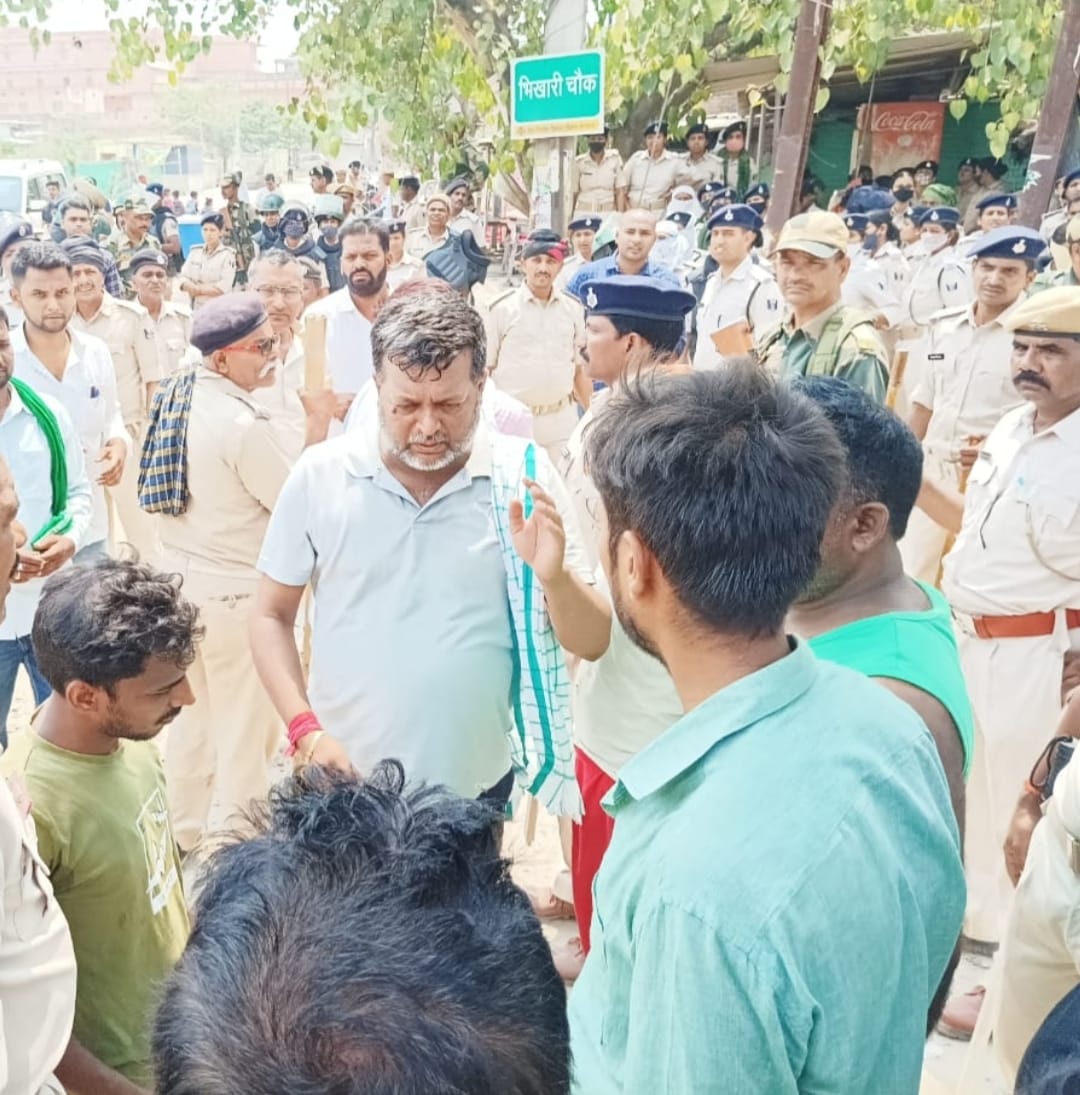 BJP-RJD Clash : छपरा में भिखारी ठाकुर चौक पर तनाव, पुलिस छावनी में ...