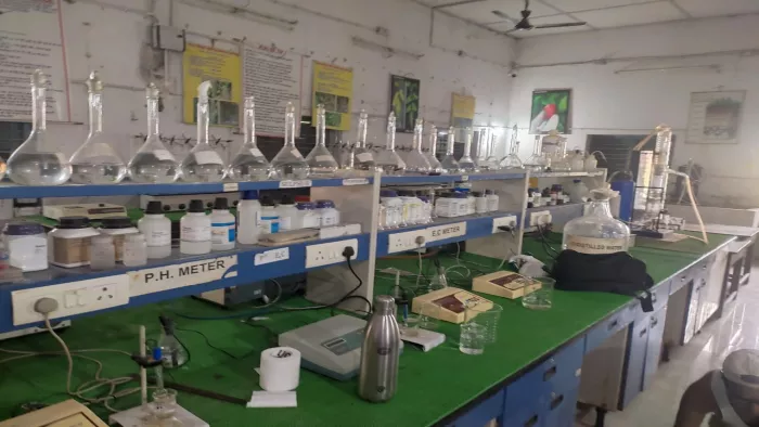 रासायनिक खाद व कीटनाशक का बढ़ता उपयोग मिट्टी के लिए हानिकारक