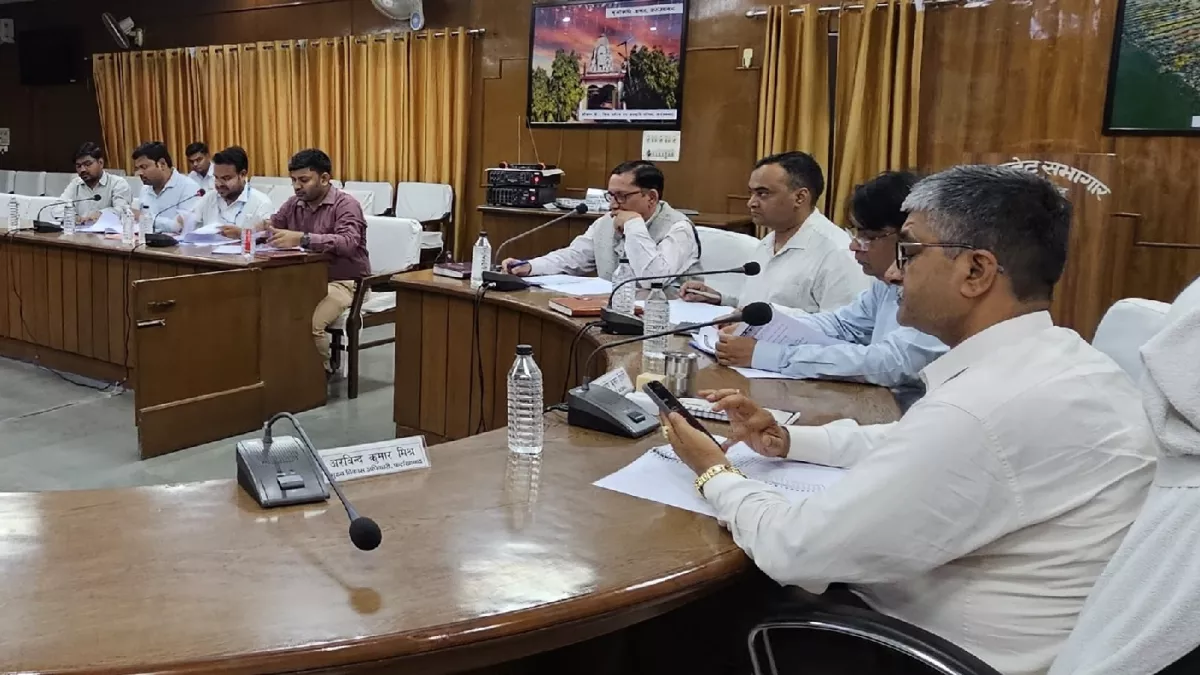यूपी में स्वरोजगार की नई पहल,  DM ने दिए एसी-रेफ्रिजरेशन और मोबाइल रिपेयरिंग के कोर्स शुरू करने के निर्देश