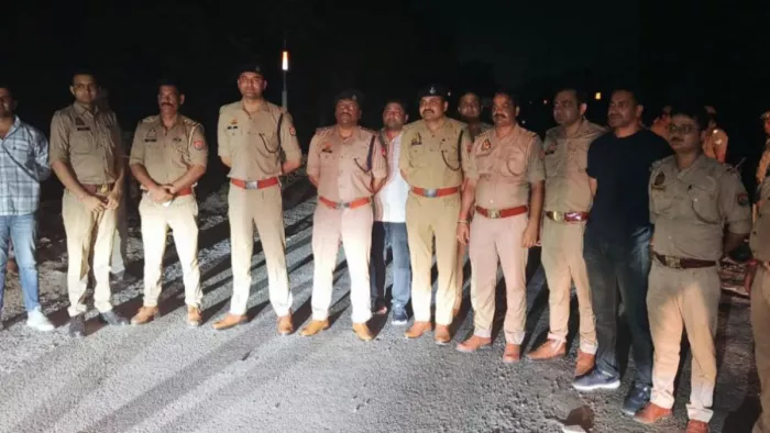Agra News: टप्पेबाजों से मुठभेड़ करने वाली आगरा पुलिस की टीम।