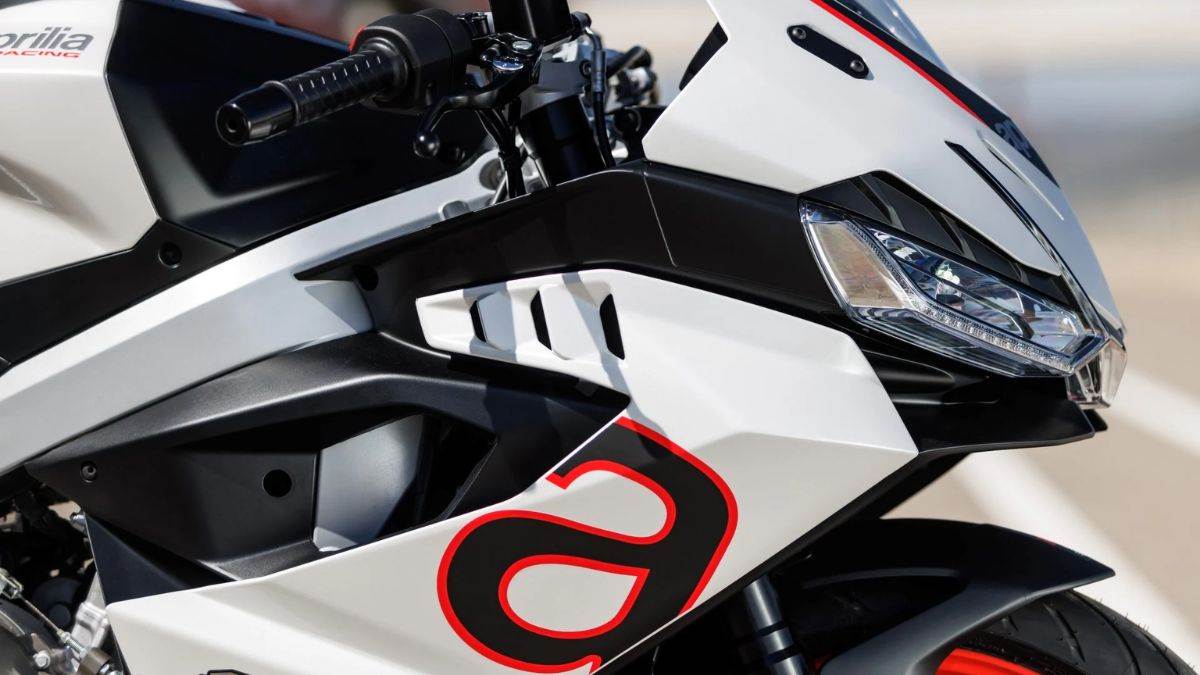 https://www.jagranimages.com/images/newimg/21052025/21_05_2025-aprilia_rs_457_23943224.jpg