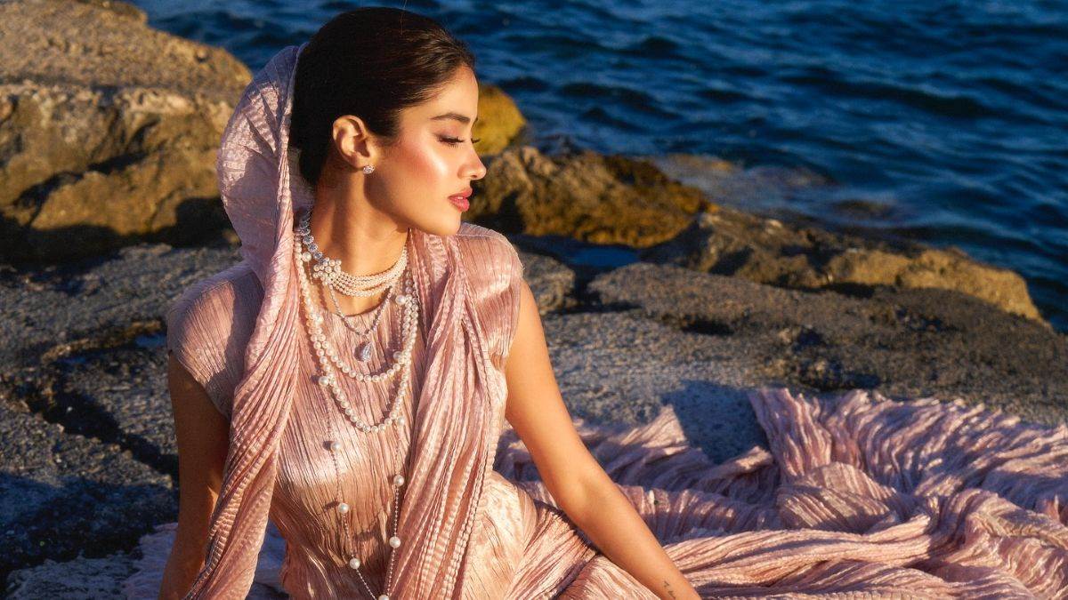 https://www.jagranimages.com/images/newimg/21052025/21_05_2025-janhvi_kapoor_cannes_2025_look_23942648.jpg