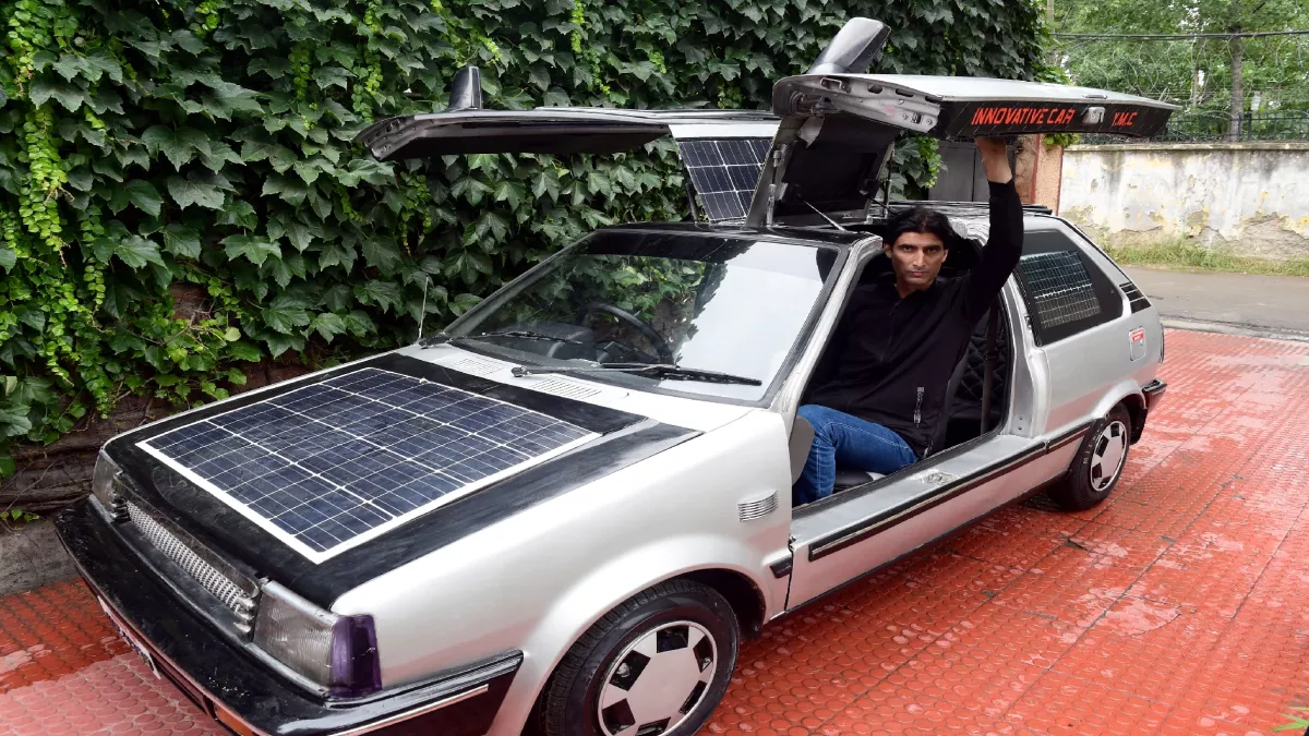कश्मीर के युवा अविष्कारक बिलाल की सोलर कार लग्जरी वाहनों का कर रही मुकाबला, जानिए क्या है इसमें खासियत