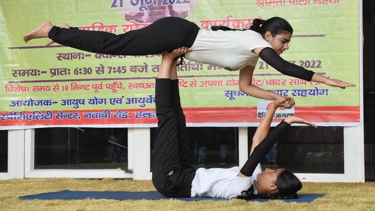 https://www.jagranimages.com/images/newimg/21062022/21_06_2022-yog_22822426_74033812.jpg