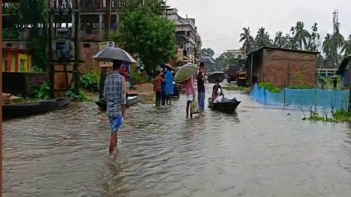 https://www.jagranimages.com/images/newimg/21062024/21_06_2024-assam_floods_23743683.jpg