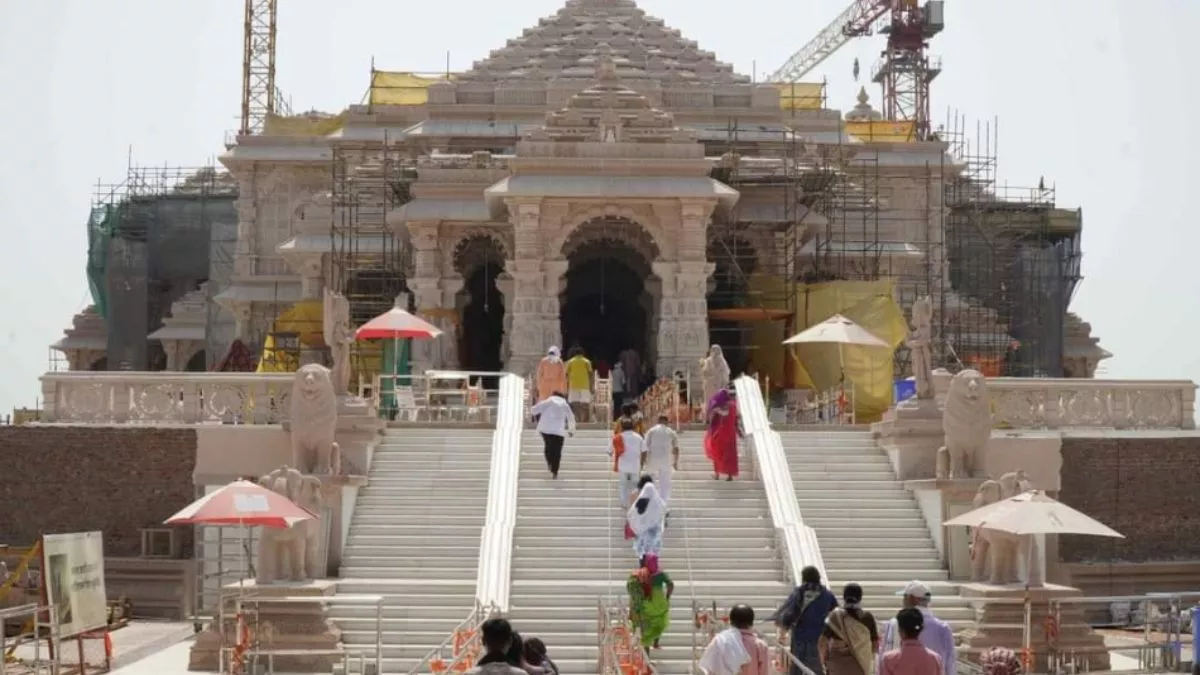 Ayodhya Ram Mandir: भक्तों के माथे पर अब नहीं लगेगा चंदन, चरणामृत देने पर भी पाबंदी; पढ़ें क्या-क्या बदलाव हुए