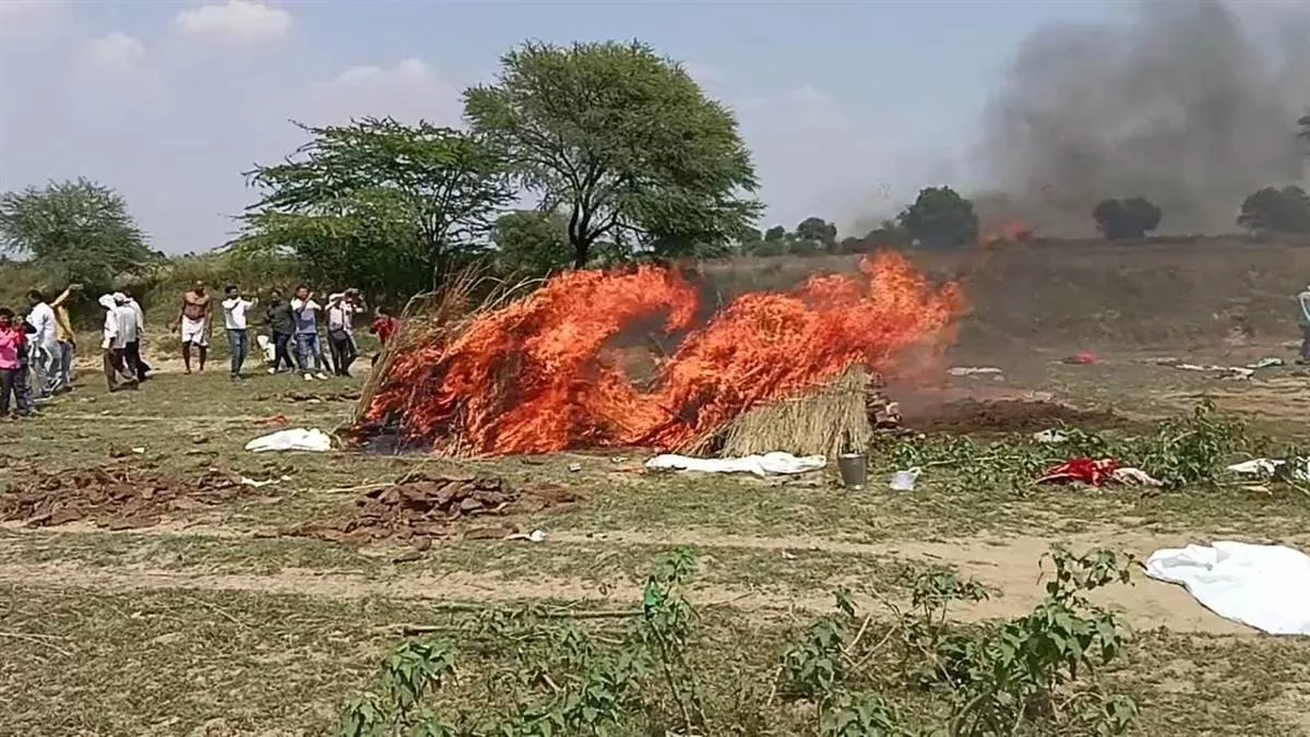 UP News : पिता का अंतिम संस्कार करके घर आया बेटा, हुआ कुछ ऐसा; सुनकर खड़े हो जाएंगे रौंगटे