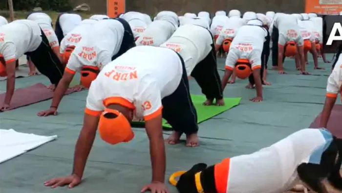 International Yoga Day 2024: जवानों के साथ डॉग ने भी किया योग।