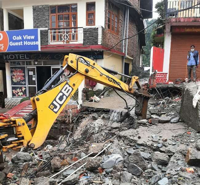 पर्यटन नगरी मैक्लोडगंज के भागसूनाग नाले में अतिक्रमण हटाने का नगर निगम धर्मशाला का अभियान जारी है।