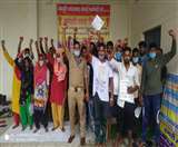 चम्पावत नगर पालिका कार्यालय के बाहर भी कर्मचारियों ने प्रदर्शन किया।