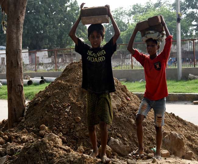 महामारी के बीच बाल मजदूरी का संकट उभरा।(फोटो: दैनिक जागरण)