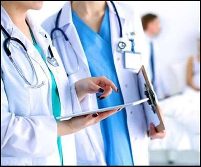अमेरिका में दो भारतीय डाक्टर कमीशन लेने में फंसे।(फोटो: दैनिक जागरण)