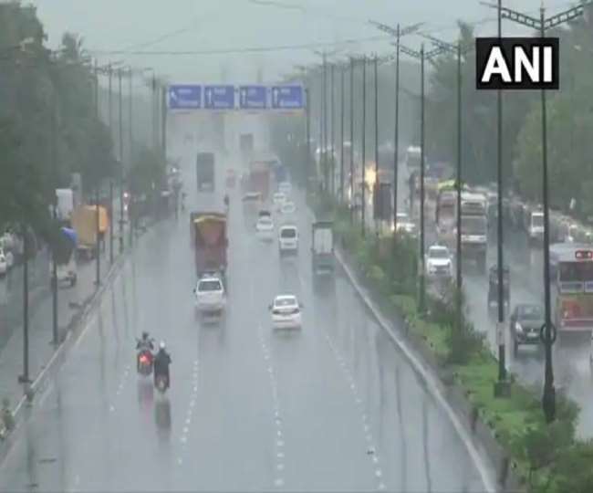 मौसम विभाग ने देश कई राज्यों में भारी बारिश की चेतावनी जारी की है (फोटो एएनआई)