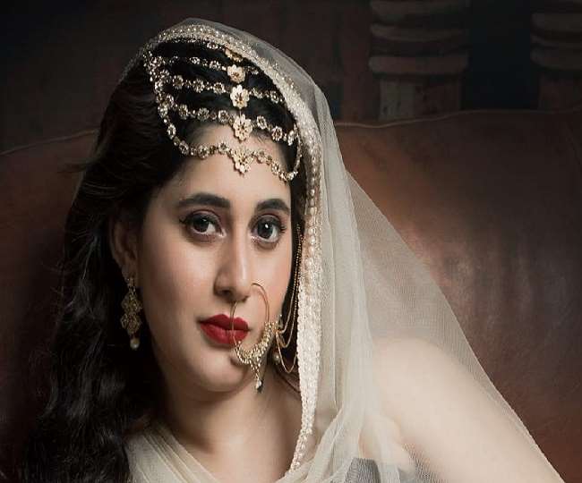 विवादित बॉलीवुड एक्ट्रेस अलीसा खान ने टीवी पत्रकार से रचाई शादी, इमरान हाशमी संग कर चुकी हैं काम