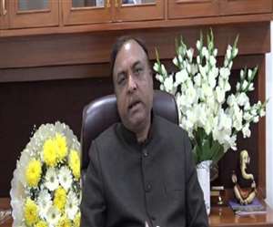 एमजी रोड के सौंदर्यकारण की जानकारी देते मेयर आगरा नवीन जैन।