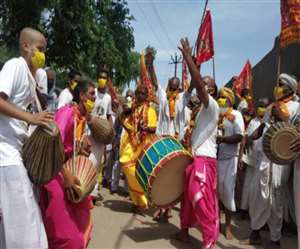 गोवर्धन में पिछले कई वर्षों से दो मुड़िया शोभायात्रा निकलती हैं। फाइल फोटो