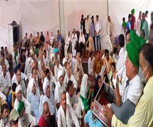 ओपी चौटाला और आंदोलनकारियों की सभा बाईपास पर खालसा एड द्वारा लगाए गए तंबू में हुई।