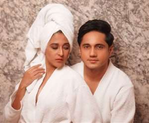 अभिनेत्री प्रियंका उधवानी और अभिनेता अंशुल पांडे, तस्वीर- Instagram: priyankaudhwani