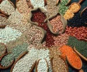 दालों की स्&zwj;टाक सीमा बढ़ाए जाने पर कंफेडरेशन ऑफ ऑल इंडिया ट्रेडर्स (कैट) ने व्&zwj;यापारियों का हित बताया।