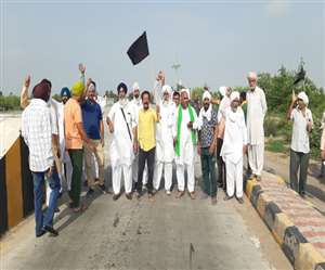 विधायक रणबीर गंगवा विवाद में पकड़े गए आंदोलनकारियों की रिहाई के लिए सिरसा में तीन जगह रोड जाम कर&zwj; दिया