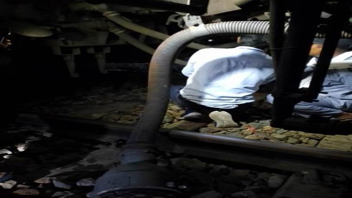 hemakunt express coupling loosened in bharoli junction