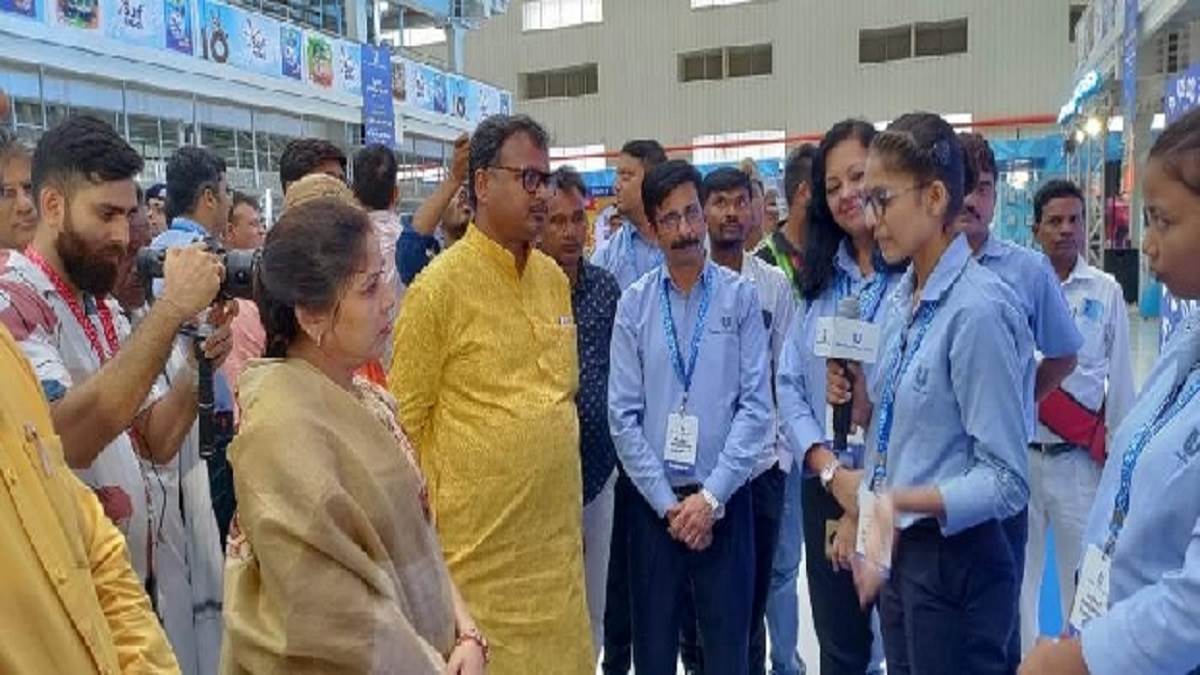 Hamirpur मुख्यमंत्री योगी ने एचयूएल की फैक्ट्री का किया वर्चुअल