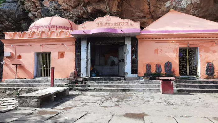 श्रृंगीऋषि धाम लखीसराय : सावन में यहां काफी संख्या में श्रद्धालु पूजा पाठ करते आते हैं।