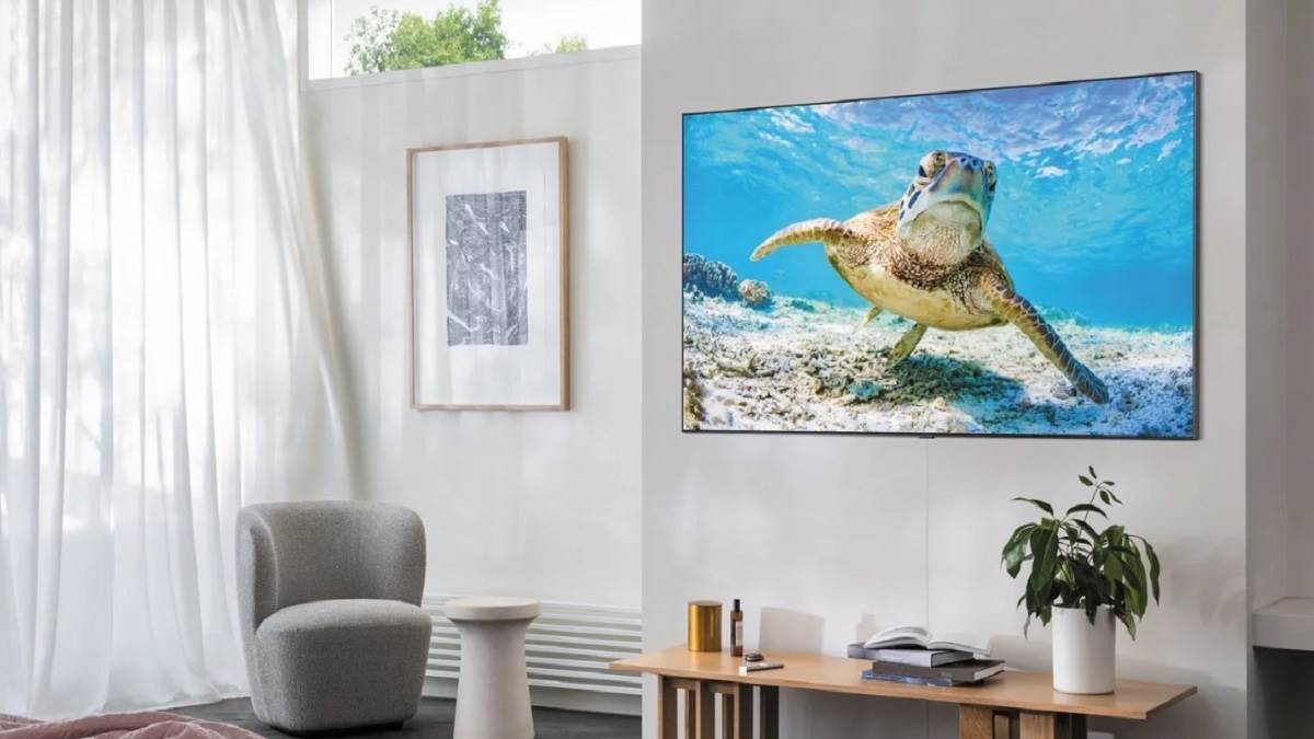 TV के ग्राहकों हो जाओ खुश! अचानक से घट गए Samsung 32 Inch TV के दाम, यहां ₹9,000 तक की छूट के लिए टूट पड़े लोग