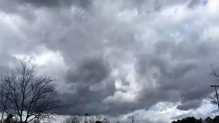 Bihar Weather: छा कर छका रहे बादल, उमस भरी गर्मी कर रही परेशान
