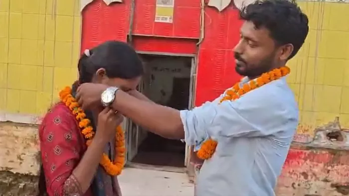 बेगूसराय के जयमंगलागढ़ में बीपीएससी शिक्षक-शिक्षिका ने रचाई शादी (सोशल मीडिया)