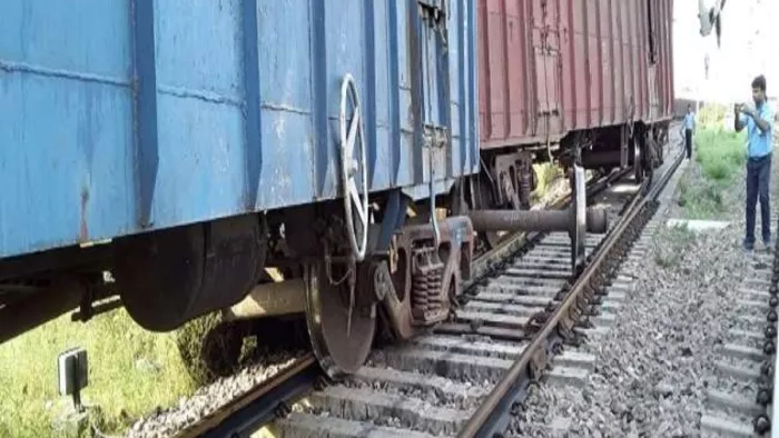 मालगाड़ी की दो बोगी पटरी से उतरी। फाइल फोटो