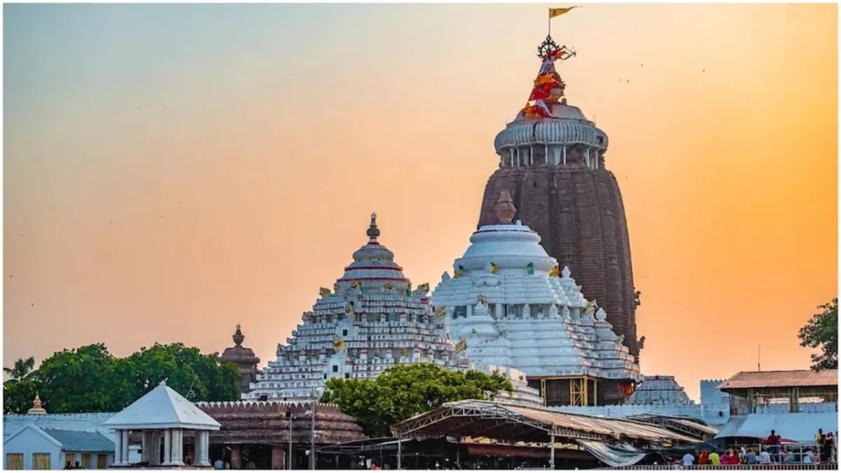 Jagannath Mandir: रत्न भंडार में सोने-चांदी के जेवरात ही नहीं, युद्ध के अस्त्र और राजाओं के मुकुट भी