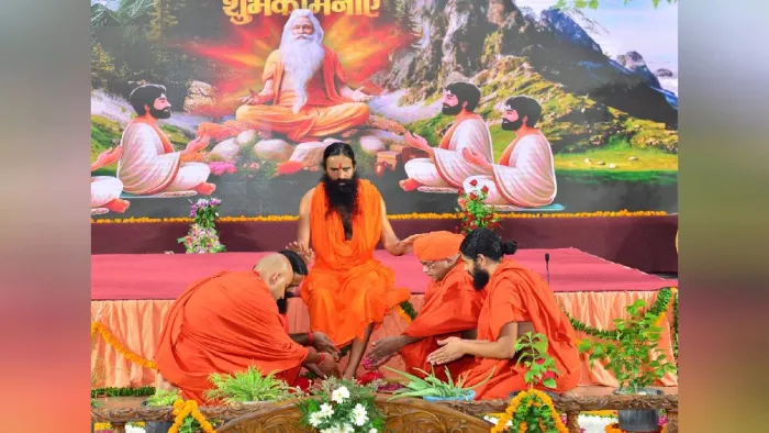 कांवड़ यात्रा मार्ग पर होटल मालिकों के नाम के सत्यापन पर बोले रामदेव