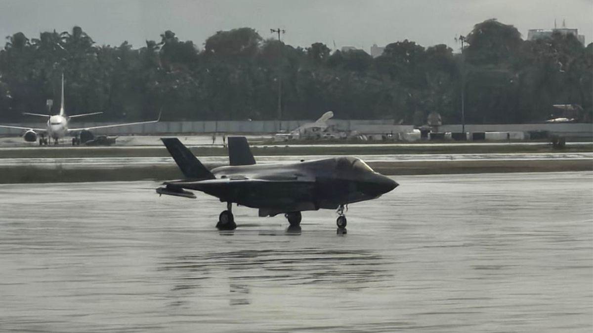 https://www.jagranimages.com/images/newimg/21072025/21_07_2025-british_royal_navy_plane_f-35b_23990696.jpg