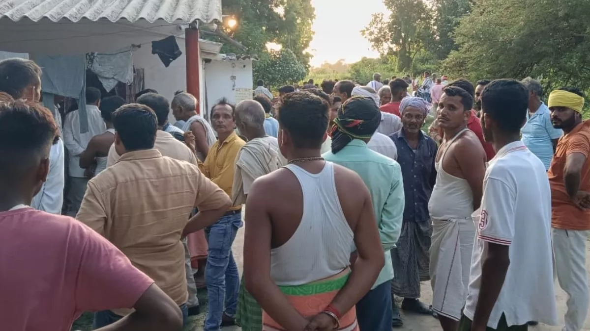 Gonda News: बिजली पोल से उतरे करंट की चपेट में आकर दो सगे भाइयों समेत तीन मौत, एक-दूसरे को बचाने में चली गई तीन जानें