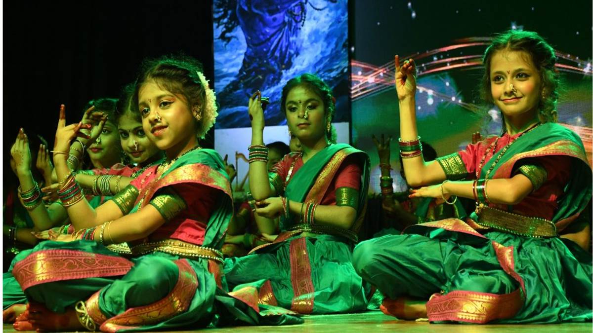 https://www.jagranimages.com/images/newimg/21072025/21_07_2025-laxmi_devi_lalit_kala_academy_23989874.jpg
