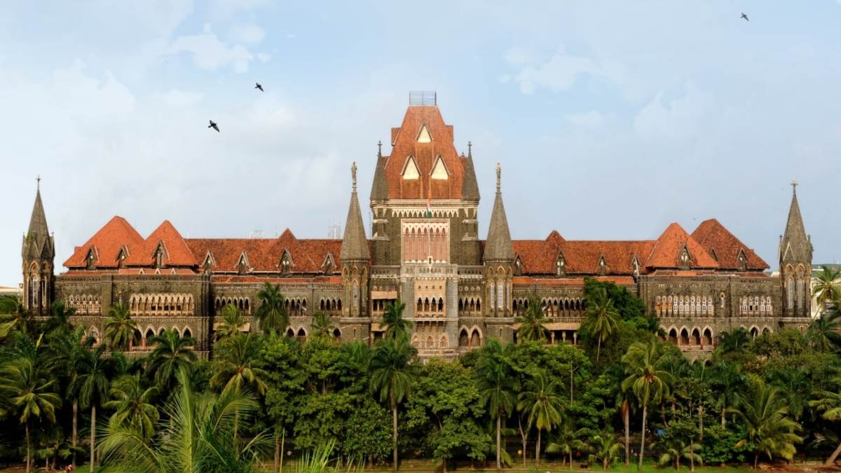 https://www.jagranimages.com/images/newimg/21072025/21_07_2025-mumbai_local_23989983.jpg